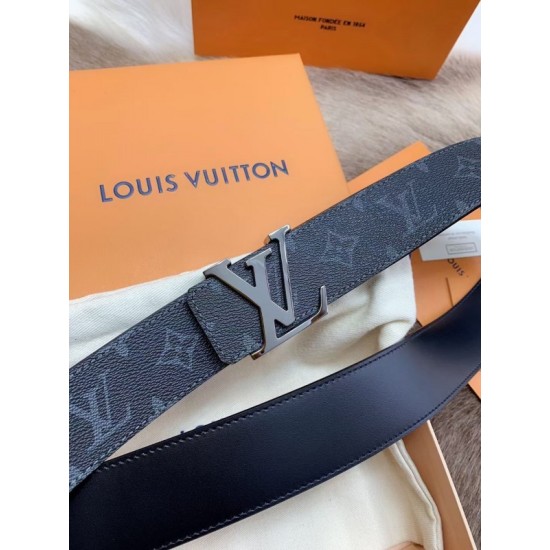 Dupe LV Initiales 40MM Cintura reversibile Monogram Eclipse M9043S imitazioni perfette Replica LV Initiales 40MM Cintura reversibile Monogram Eclipse M9043S Griffate