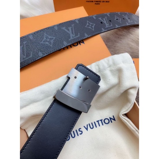 Dupe LV Initiales 40MM Cintura reversibile Monogram Eclipse M9043S imitazioni perfette Replica LV Initiales 40MM Cintura reversibile Monogram Eclipse M9043S Griffate
