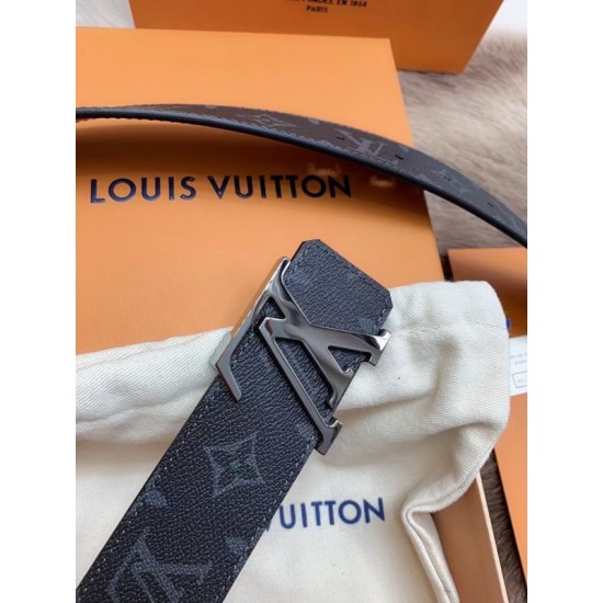 Dupe LV Initiales 40MM Cintura reversibile Monogram Eclipse M9043S imitazioni perfette Replica LV Initiales 40MM Cintura reversibile Monogram Eclipse M9043S Griffate