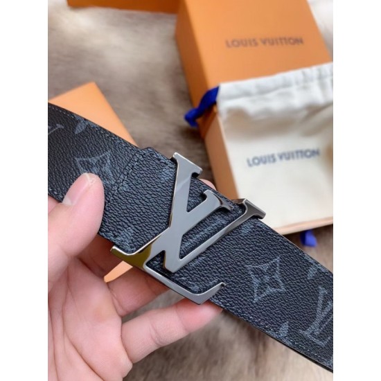 Dupe LV Initiales 40MM Cintura reversibile Monogram Eclipse M9043S imitazioni perfette Replica LV Initiales 40MM Cintura reversibile Monogram Eclipse M9043S Griffate