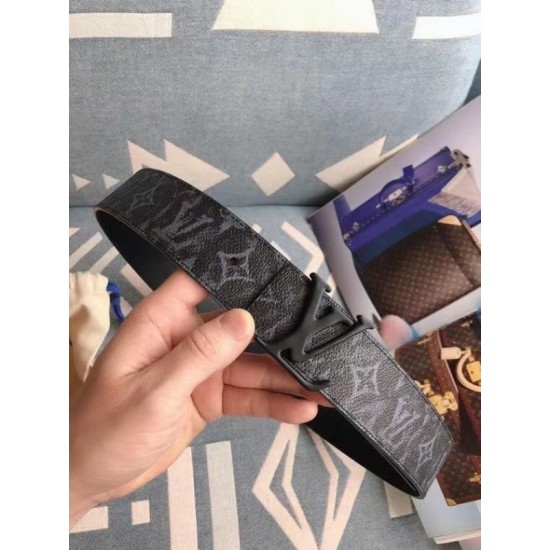 Dupe replica LV Shape 40MM Cintura reversibile Monogram Relief MP281V imitazioni perfette Replica LV Shape 40MM Cintura reversibile Monogram Relief MP281V Griffate