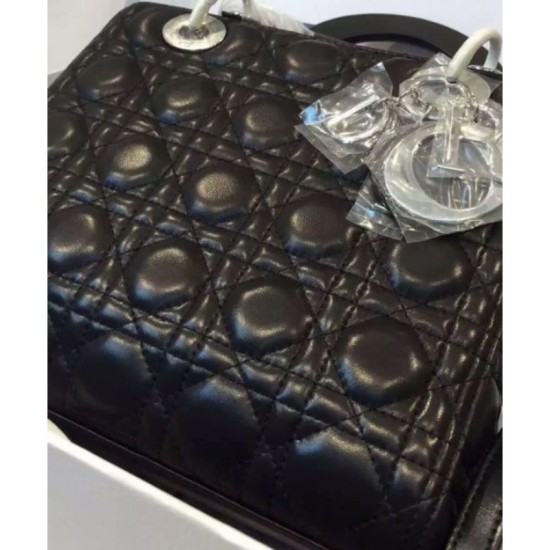 Replica Dior Lady Dior Medium Classic Tote Borse Con agnello nero Dior Lady Dior Medium Classic Tote Borse Con agnello nero imitazioni perfette