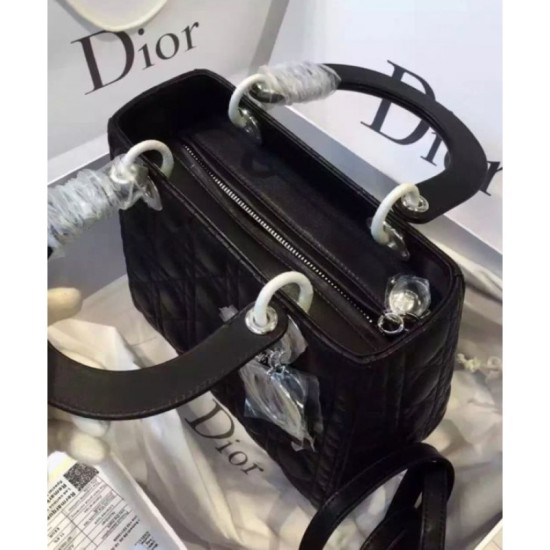 Replica Dior Lady Dior Medium Classic Tote Borse Con agnello nero Dior Lady Dior Medium Classic Tote Borse Con agnello nero imitazioni perfette