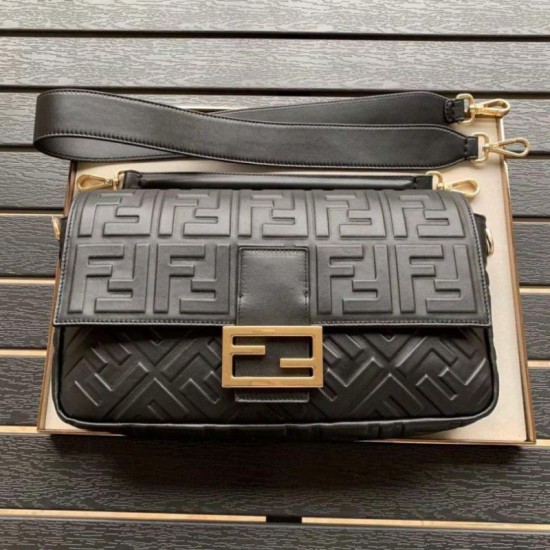 Replica Borsa baguette grande con logo FF nera Outlet Borsa baguette grande con logo FF nera imitazioni perfette