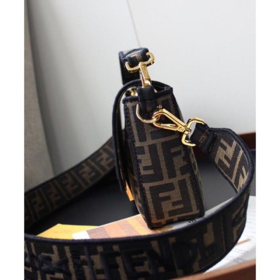 Replica Borsa Baguette in tessuto 8BR600 nera Outlet replica Baguette in tessuto 8BR600 nera imitazioni perfette