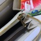 Alta gamma replica imitazione Portafoglio Zumi in pelle granulosa con cerniera 570661 bianco imitazioni perfette