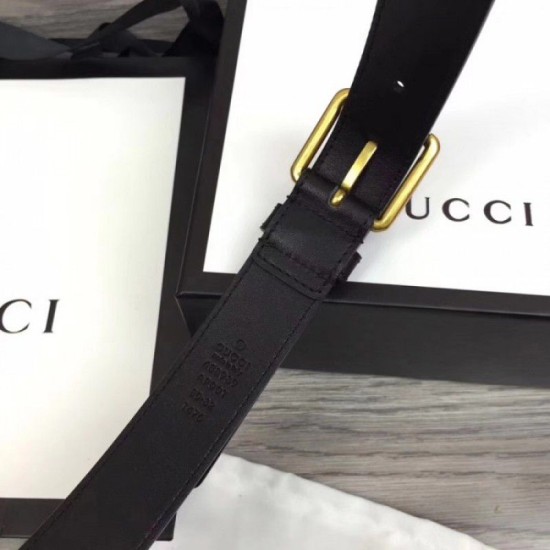 Replica Cintura in pelle con morsetto nero 488939 Outlet Cintura in pelle con morsetto nero 488939 imitazioni perfette