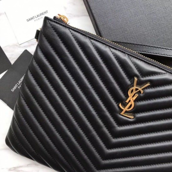 Replica Dettagli perfetti YSL Saint Laurent Custodia per tablet Monogram Matelasse nera Outlet Dettagli perfetti YSL Saint Laurent Custodia per tablet Monogram Matelasse nera imitazioni perfette