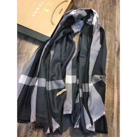 Riproduzione Fedele Pari replica Lightweight Controlla Modale e Lana Square Sciarpa Blu imitazioni Replica Alta Qualità Pari Lightweight Controlla Modale e Lana Square Sciarpa Blu