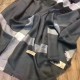 Riproduzione Fedele Pari replica Lightweight Controlla Modale e Lana Square Sciarpa Blu imitazioni Replica Alta Qualità Pari Lightweight Controlla Modale e Lana Square Sciarpa Blu