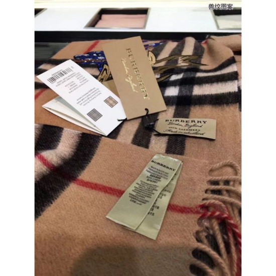 Riproduzione Fedele replica Sciarpa Classic Cashmere con Cammelli Motivi imitazioni Replica Alta Qualità Sciarpa Classic Cashmere con Cammelli Motivi