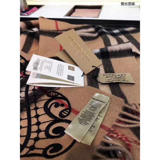 Riproduzione Fedele Sciarpa in Cashmere Classic in Camel Check e Lace imitazioni Replica Alta Qualità Sciarpa in Cashmere Classic in Camel Check e Lace