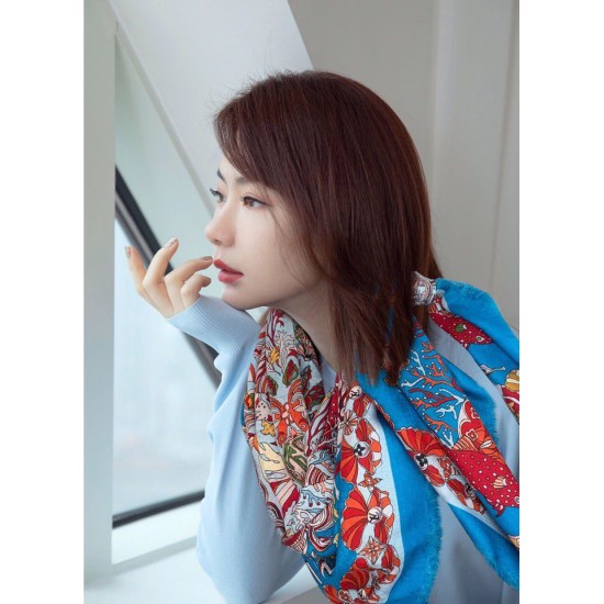 Replica Sea Of Love Square Cashmere Schawl M73823 Blu Outlet Sea Of Love Square Cashmere Schawl M73823 Blu imitazioni perfette