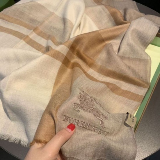 Replica Borsa Scialle in seta cashmere a quadri Burberry 80 x 200 marrone Outlet replica Scialle in seta cashmere a quadri Burberry 80 x 200 marrone imitazioni perfette