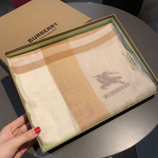 Replica Borsa Scialle in seta cashmere a quadri Burberry 80 x 200 marrone Outlet replica Scialle in seta cashmere a quadri Burberry 80 x 200 marrone imitazioni perfette