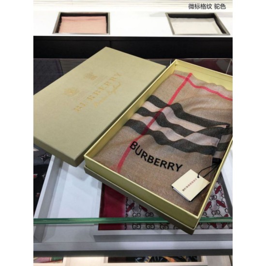 Replica Scialle in cashmere con motivo check classico Burberry marrone Outlet Scialle in cashmere con motivo check classico Burberry marrone imitazioni perfette