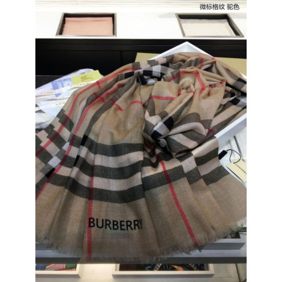 Replica Scialle in cashmere con motivo check classico Burberry marrone Outlet Scialle in cashmere con motivo check classico Burberry marrone imitazioni perfette