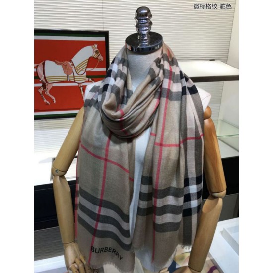 Replica Scialle in cashmere con motivo check classico Burberry marrone Outlet Scialle in cashmere con motivo check classico Burberry marrone imitazioni perfette