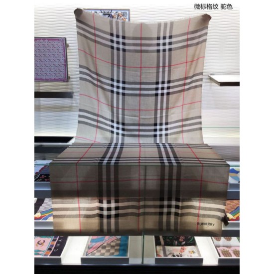 Replica Scialle in cashmere con motivo check classico Burberry marrone Outlet Scialle in cashmere con motivo check classico Burberry marrone imitazioni perfette