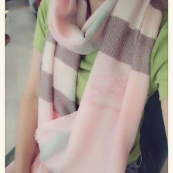 replica Scialle in cashmere con motivo check classico Burberry 70 x 200 rosa imitazioni perfette