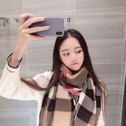 Replica Scialle in cashmere con motivo check classico Burberry 70 x 200 marrone Outlet Scialle in cashmere con motivo check classico Burberry 70 x 200 marrone imitazioni perfette