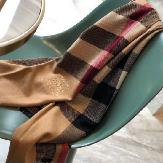 Replica Scialle in cashmere con motivo check classico Burberry 70 x 200 marrone Outlet Scialle in cashmere con motivo check classico Burberry 70 x 200 marrone imitazioni perfette