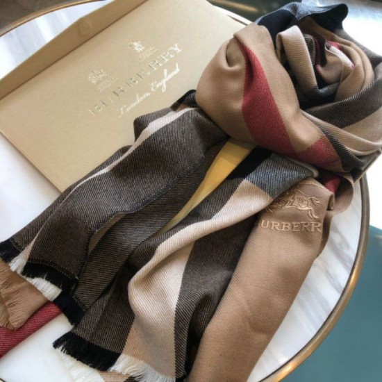 Replica Scialle in cashmere con motivo check classico Burberry 70 x 200 marrone Outlet Scialle in cashmere con motivo check classico Burberry 70 x 200 marrone imitazioni perfette