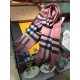 Replica Borsa Sciarpa Burberry classica in cashmere double face 30 x 168 Rosa Outlet replica Sciarpa Burberry classica in cashmere double face 30 x 168 Rosa imitazioni perfette