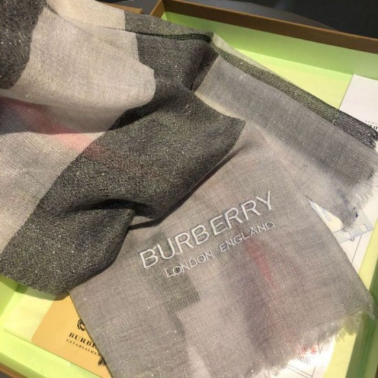 Replica Scialle in cashmere con motivo check classico Burberry 75 x 205 grigio Outlet Scialle in cashmere con motivo check classico Burberry 75 x 205 grigio imitazioni perfette