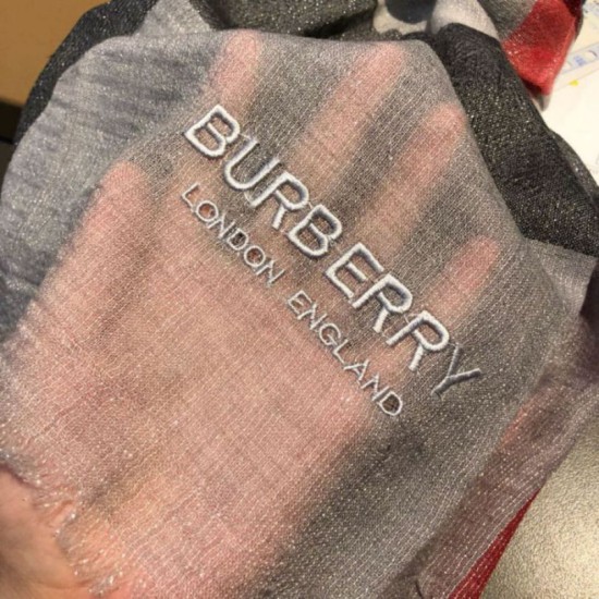 Replica Scialle in cashmere con motivo check classico Burberry 75 x 205 grigio Outlet Scialle in cashmere con motivo check classico Burberry 75 x 205 grigio imitazioni perfette