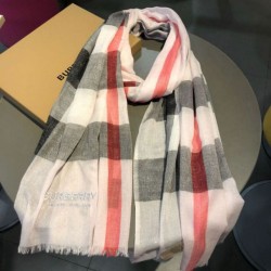 Replica Borsa Scialle in cashmere con motivo check classico Burberry 75 x 205 rosa Outlet replica Scialle in cashmere con motivo check classico Burberry 75 x 205 rosa imitazioni perfette