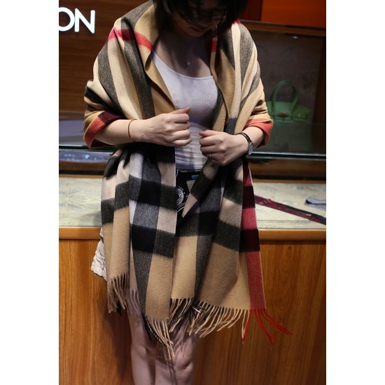 Replica Pari Scialle in cashmere con motivo check classico Burberry 70 x 200 marrone Outlet Pari replica Scialle in cashmere con motivo check classico Burberry 70 x 200 marrone imitazioni perfette
