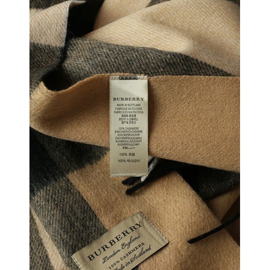 Replica Pari Scialle in cashmere con motivo check classico Burberry 70 x 200 marrone Outlet Pari replica Scialle in cashmere con motivo check classico Burberry 70 x 200 marrone imitazioni perfette