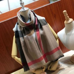 Replica Scialle in cashmere con motivo check classico Burberry 70 x 200 marrone Outlet Scialle in cashmere con motivo check classico Burberry 70 x 200 marrone imitazioni perfette
