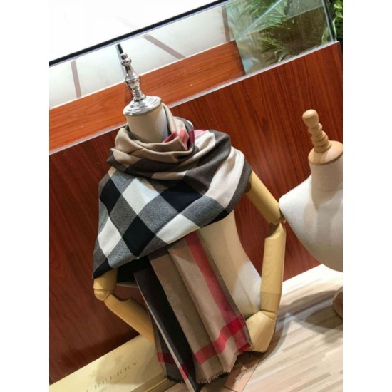 Scialle in cashmere con motivo check classico Burberry 70 x 200 marrone imitazioni perfette