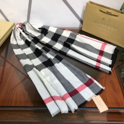 Replica Scialle in cashmere con motivo check classico Burberry 70 x 200 nero Outlet Scialle in cashmere con motivo check classico Burberry 70 x 200 nero imitazioni perfette