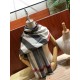 Replica Scialle in cashmere con motivo check classico Burberry 70 x 200 nero Outlet Scialle in cashmere con motivo check classico Burberry 70 x 200 nero imitazioni perfette