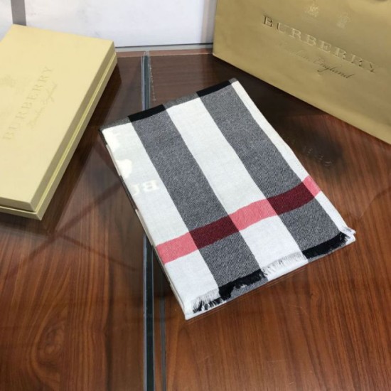 Replica Scialle in cashmere con motivo check classico Burberry 70 x 200 nero Outlet Scialle in cashmere con motivo check classico Burberry 70 x 200 nero imitazioni perfette