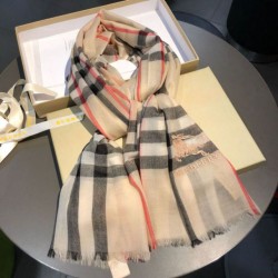 Replica Borsa Scialle Burberry Classic Horse Cashmere Beige Outlet replica Scialle Burberry Classic Horse Cashmere Beige imitazioni perfette