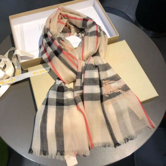 Replica Borsa Scialle Burberry Classic Horse Cashmere Beige Outlet replica Scialle Burberry Classic Horse Cashmere Beige imitazioni perfette
