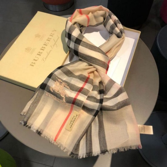 Replica Borsa Scialle Burberry Classic Horse Cashmere Beige Outlet replica Scialle Burberry Classic Horse Cashmere Beige imitazioni perfette