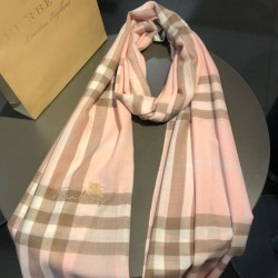 Replica Alta gamma Scialle in cashmere con motivo check classico Burberry 70 x 220 rosa Outlet Alta gamma replica Scialle in cashmere con motivo check classico Burberry 70 x 220 rosa imitazioni perfette
