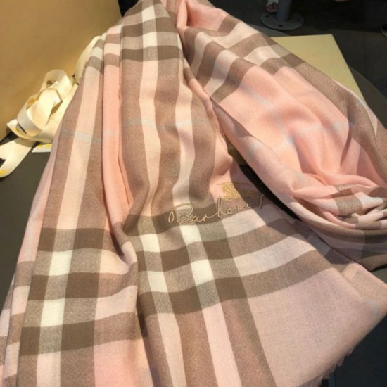 Replica Alta gamma Scialle in cashmere con motivo check classico Burberry 70 x 220 rosa Outlet Alta gamma replica Scialle in cashmere con motivo check classico Burberry 70 x 220 rosa imitazioni perfette