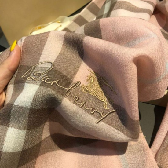 Replica Alta gamma Scialle in cashmere con motivo check classico Burberry 70 x 220 rosa Outlet Alta gamma replica Scialle in cashmere con motivo check classico Burberry 70 x 220 rosa imitazioni perfette