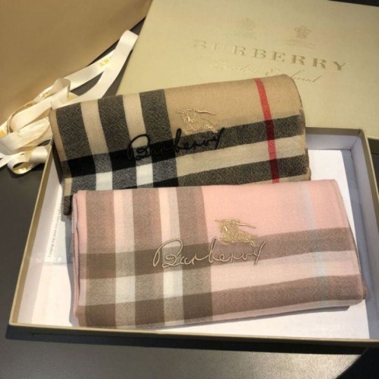 Replica Alta gamma Scialle in cashmere con motivo check classico Burberry 70 x 220 rosa Outlet Alta gamma replica Scialle in cashmere con motivo check classico Burberry 70 x 220 rosa imitazioni perfette