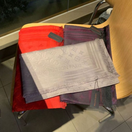 Replica Monogram Classic Shine Shawl 140 grigio Outlet Monogram Classic Shine Shawl 140 grigio imitazioni perfette