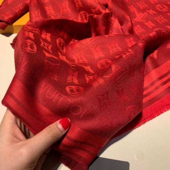 Replica Monogram Classic Shine Shawl 140 rosso Outlet Monogram Classic Shine Shawl 140 rosso imitazioni perfette