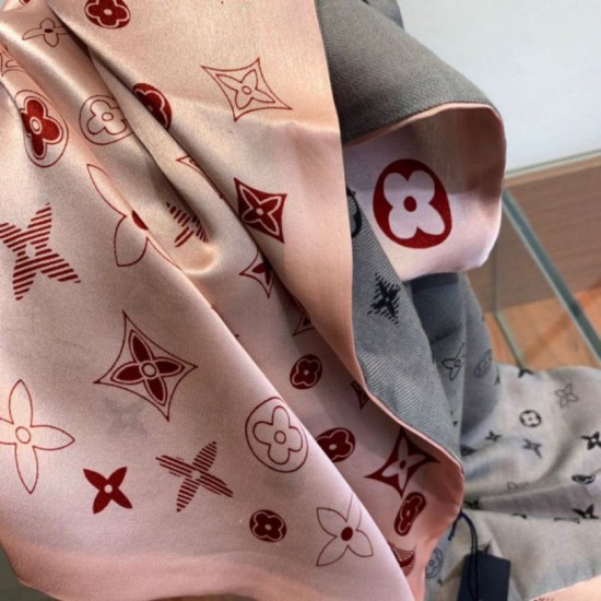 Replica Sciarpa Giant Pop Monogram Cashmere Rosa Outlet Sciarpa Giant Pop Monogram Cashmere Rosa imitazioni perfette