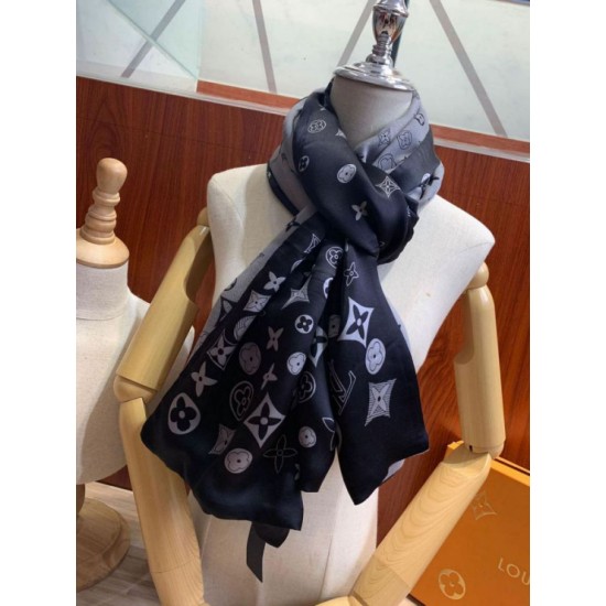 Replica falso Sciarpa in cashmere con monogramma pop gigante Gay Outlet falso Sciarpa in cashmere con monogramma pop gigante Gay imitazioni perfette