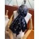 Replica falso Sciarpa in cashmere con monogramma pop gigante Gay Outlet falso Sciarpa in cashmere con monogramma pop gigante Gay imitazioni perfette